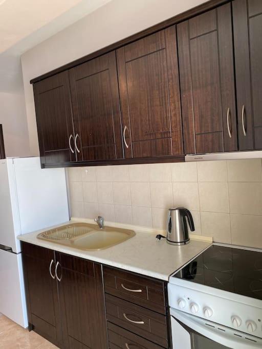 Raise Mirivili Serviced Apartment アレクサンドルポリス エクステリア 写真